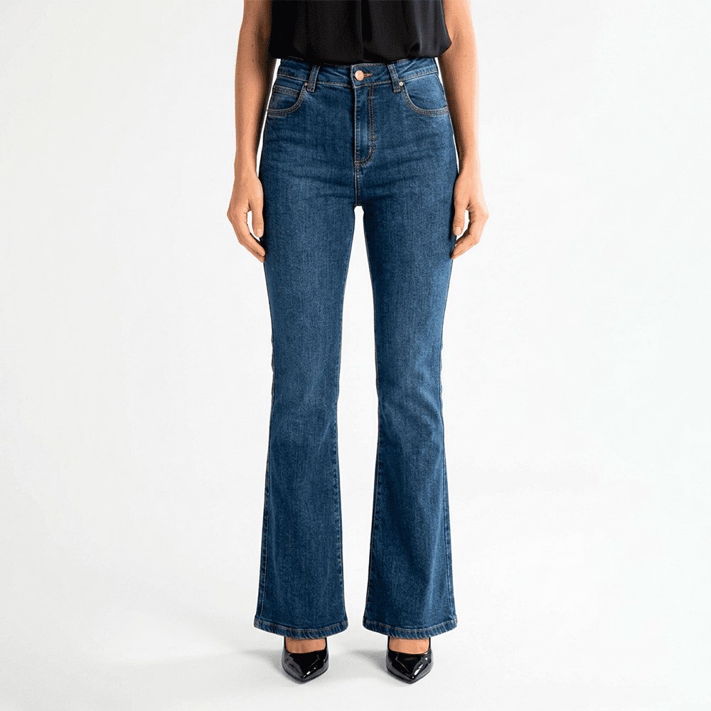 Calça Jeans Feminina Flare Country Índigo Clássico em Denim Premium com Elastano | Modelagem Western — Lone
